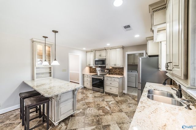 8430 Hogan Drive SE, Huntsville, AL 35802