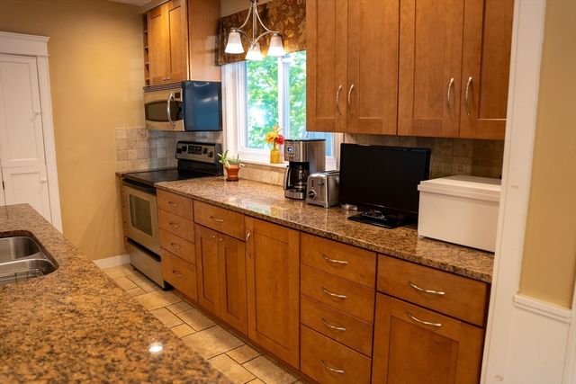 114 Grafton Street, Shrewsbury, MA 01545