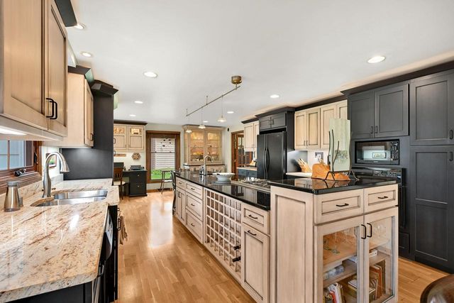 8710 Lakeshore DRIVE, Pleasant Prairie, WI 53158