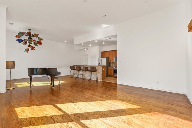 13900 Noel Road 6, Dallas, TX 75240