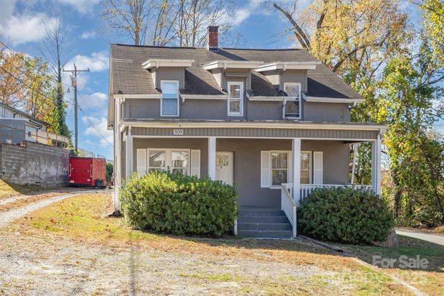 808 Harrisburg Drive SW, Lenoir, NC 28645