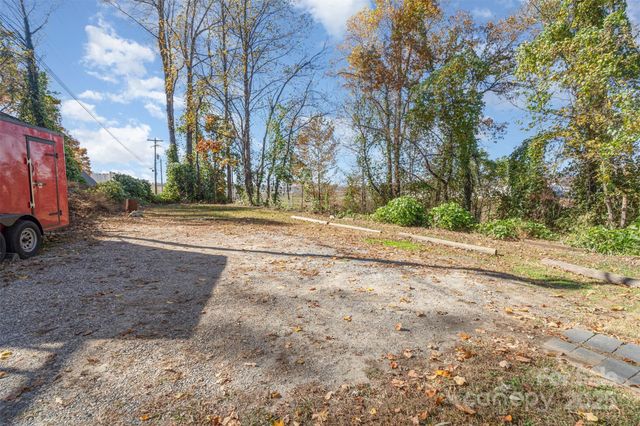 808 Harrisburg Drive SW, Lenoir, NC 28645