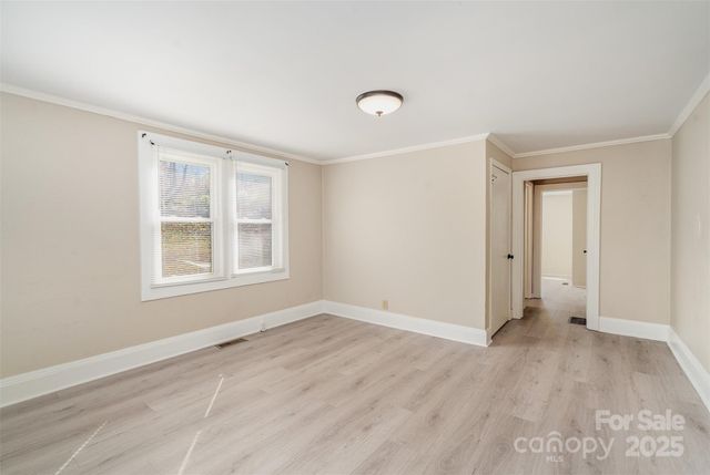 808 Harrisburg Drive SW, Lenoir, NC 28645