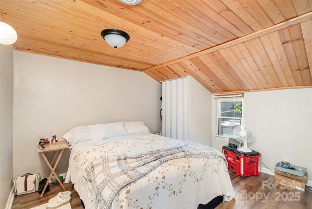 808 Harrisburg Drive SW, Lenoir, NC 28645