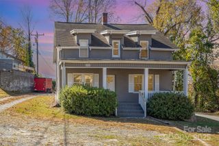 808 Harrisburg Drive SW, Lenoir, NC 28645