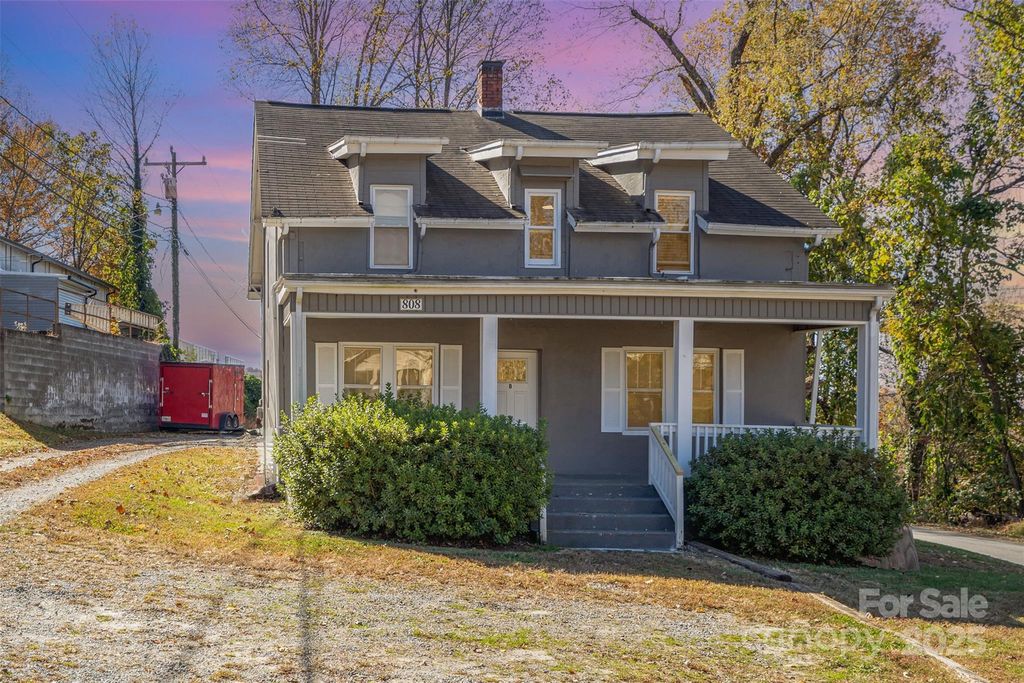 808 Harrisburg Drive SW, Lenoir, NC 28645