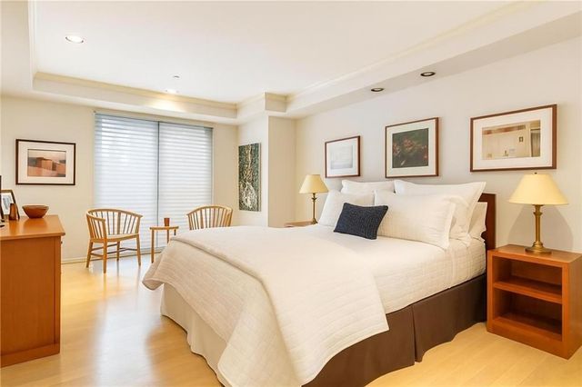 433 Ward Parkway 1 S, Kansas City, MO 64112