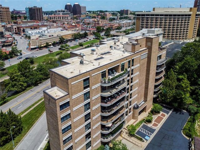 433 Ward Parkway 1 S, Kansas City, MO 64112