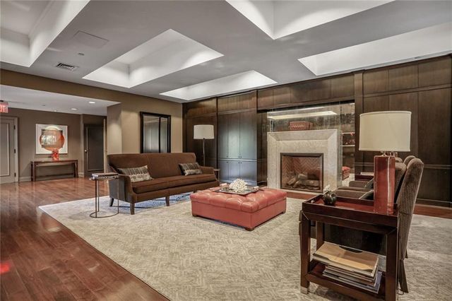 433 Ward Parkway 1 S, Kansas City, MO 64112