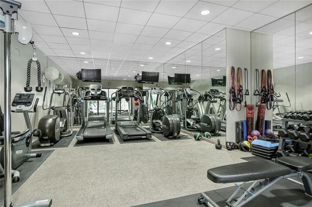 433 Ward Parkway 1 S, Kansas City, MO 64112