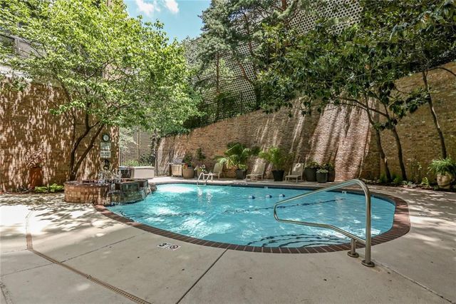 433 Ward Parkway 1 S, Kansas City, MO 64112