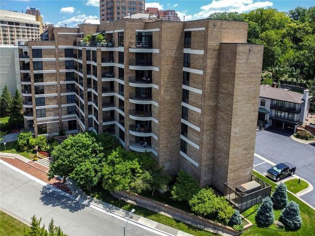 433 Ward Parkway 1 S, Kansas City, MO 64112