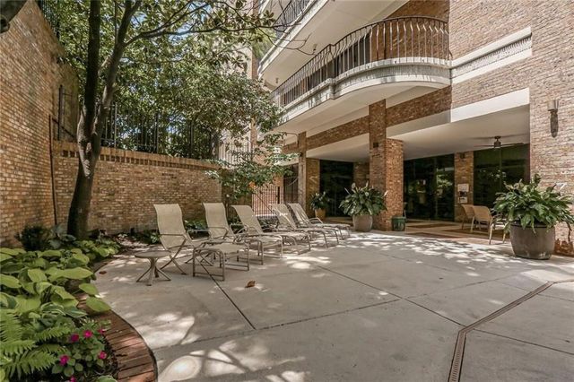 433 Ward Parkway 1 S, Kansas City, MO 64112