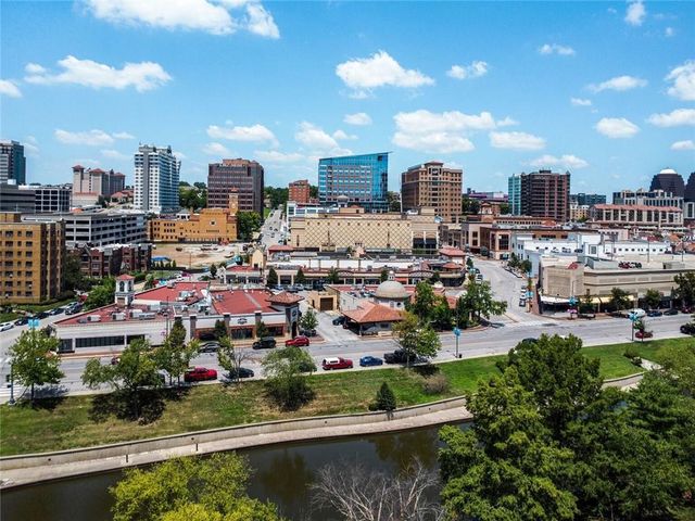 433 Ward Parkway 1 S, Kansas City, MO 64112