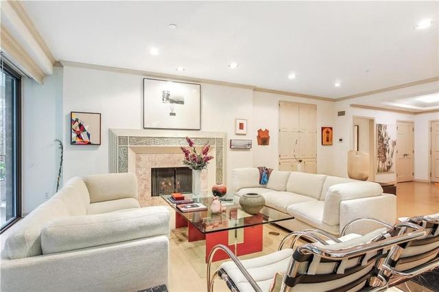 433 Ward Parkway 1 S, Kansas City, MO 64112