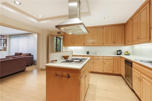 433 Ward Parkway 1 S, Kansas City, MO 64112