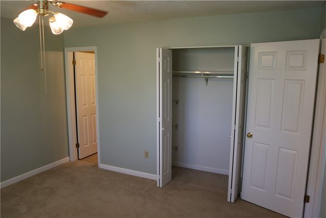 179 London Towne Dr, Brookline, PA 15226
