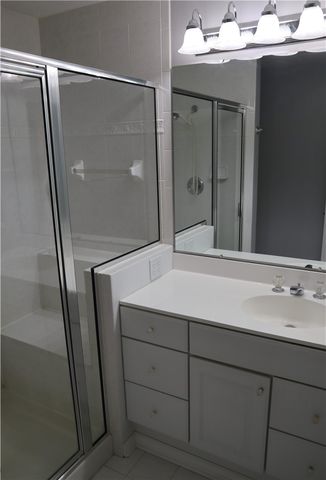 179 London Towne Dr, Brookline, PA 15226
