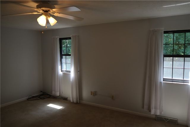 179 London Towne Dr, Brookline, PA 15226