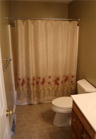 179 London Towne Dr, Brookline, PA 15226