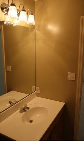 179 London Towne Dr, Brookline, PA 15226