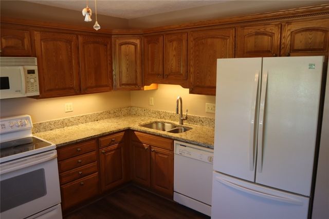 179 London Towne Dr, Brookline, PA 15226