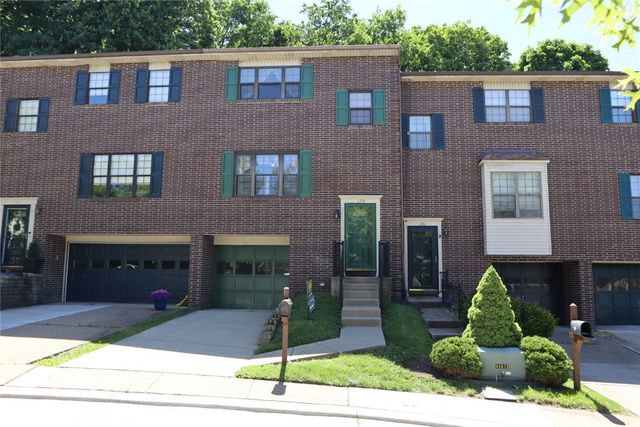 179 London Towne Dr, Brookline, PA 15226