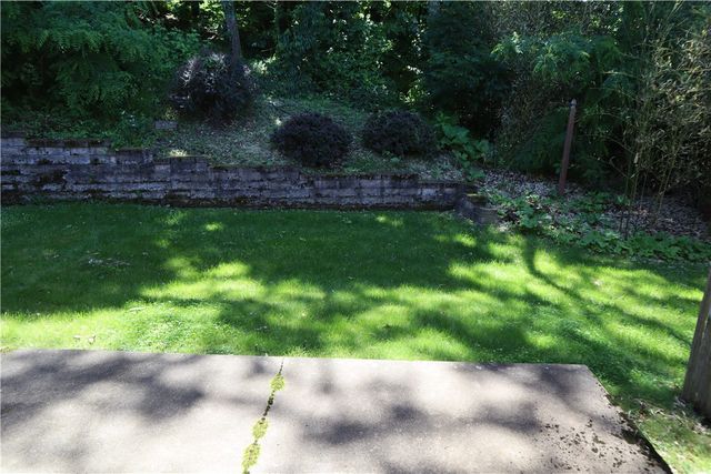 179 London Towne Dr, Brookline, PA 15226