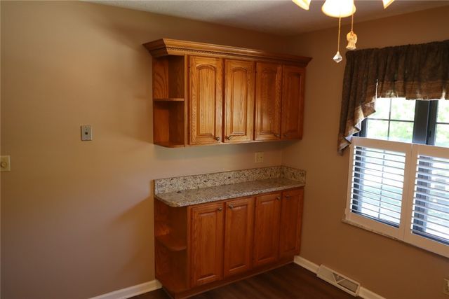 179 London Towne Dr, Brookline, PA 15226