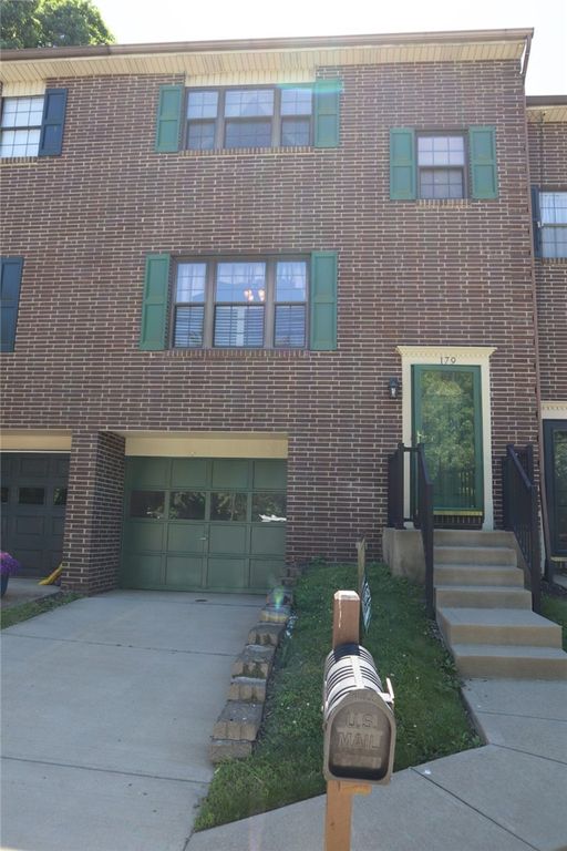 179 London Towne Dr, Brookline, PA 15226