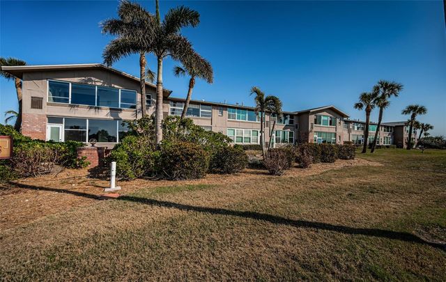 2 CAUSEWAY BOULEVARD 208, Dunedin, FL 34698