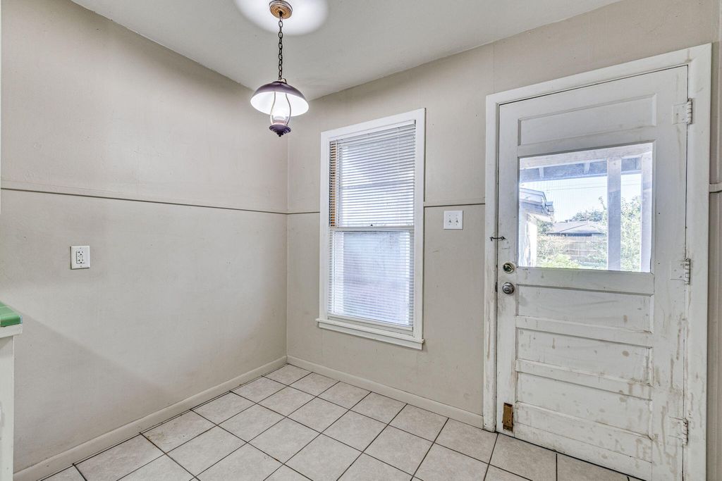 Image 14 of property listing at 2016 San Antonio Street, San Angelo, TX 76901
