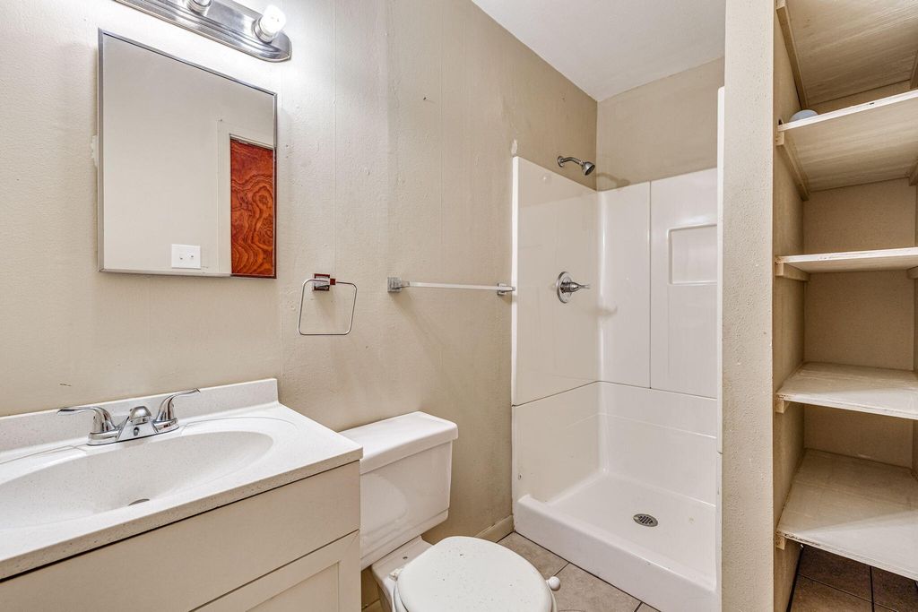 Image 17 of property listing at 2016 San Antonio Street, San Angelo, TX 76901