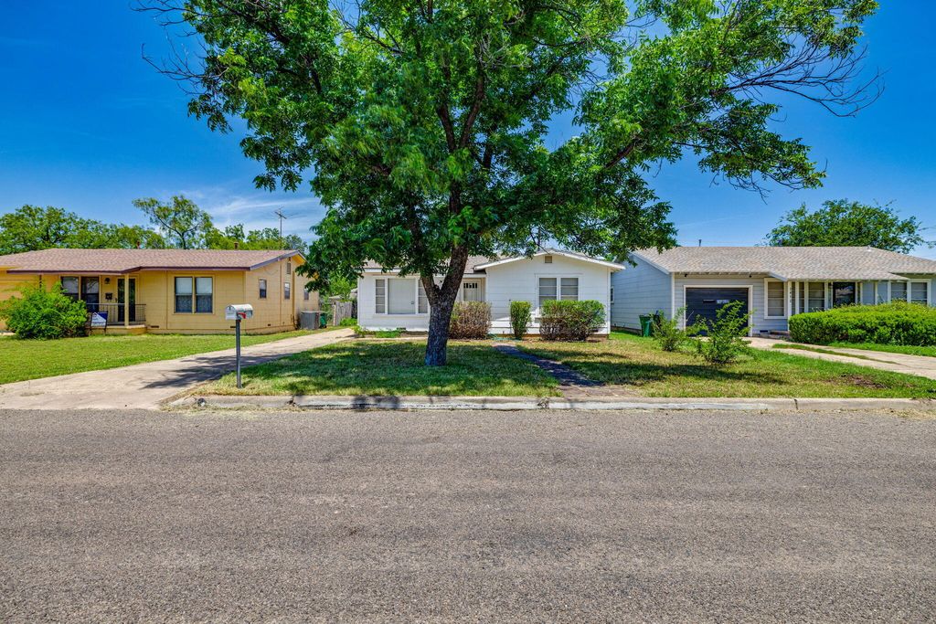 Image 2 of property listing at 2016 San Antonio Street, San Angelo, TX 76901