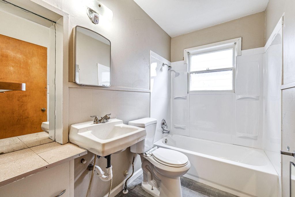 Image 21 of property listing at 2016 San Antonio Street, San Angelo, TX 76901