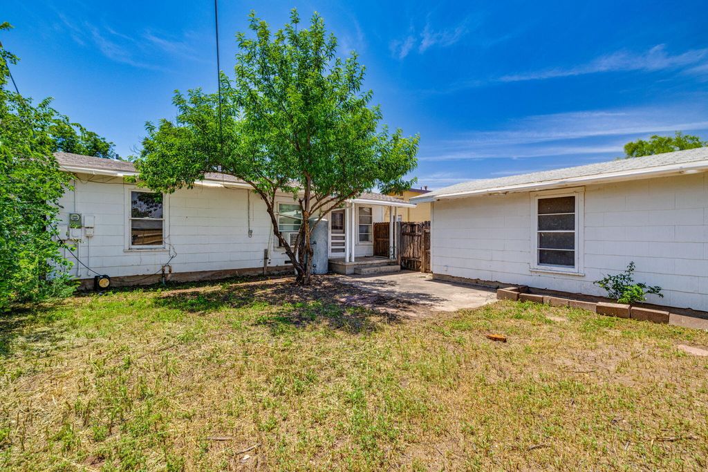 Image 23 of property listing at 2016 San Antonio Street, San Angelo, TX 76901