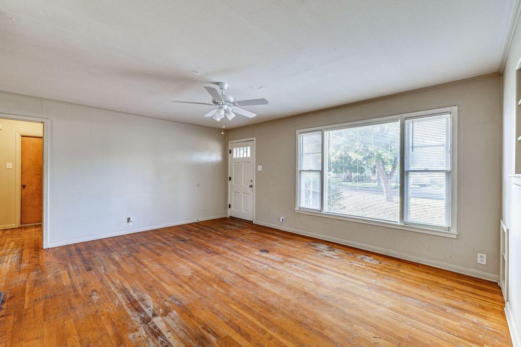 Image 6 of property listing at 2016 San Antonio Street, San Angelo, TX 76901