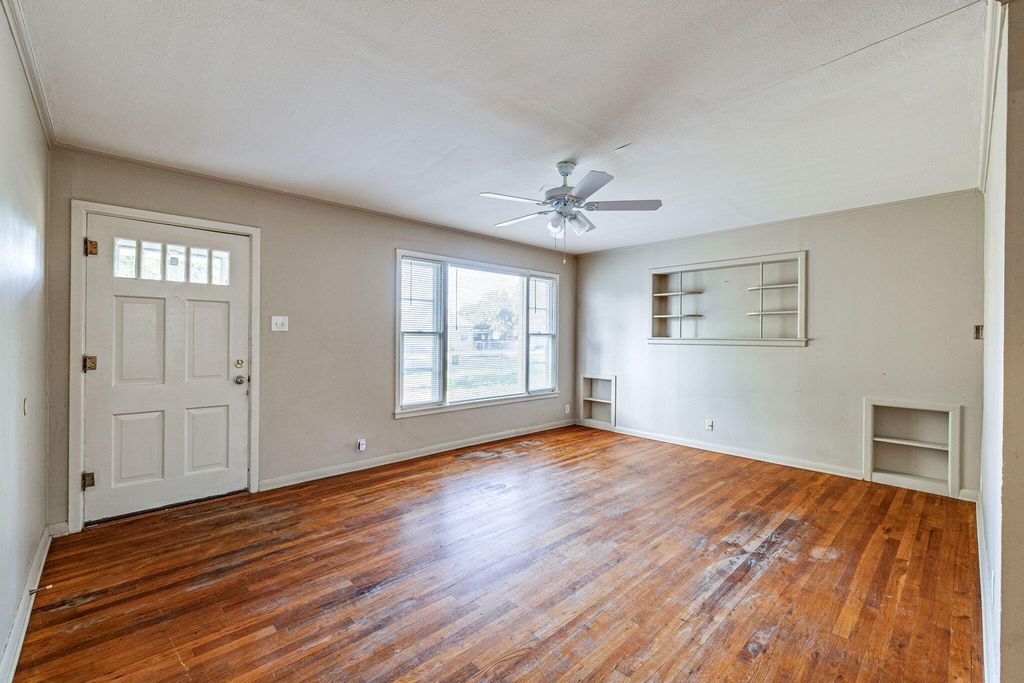 Image 7 of property listing at 2016 San Antonio Street, San Angelo, TX 76901
