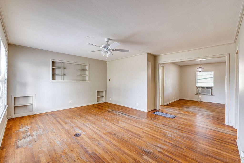 Image 8 of property listing at 2016 San Antonio Street, San Angelo, TX 76901