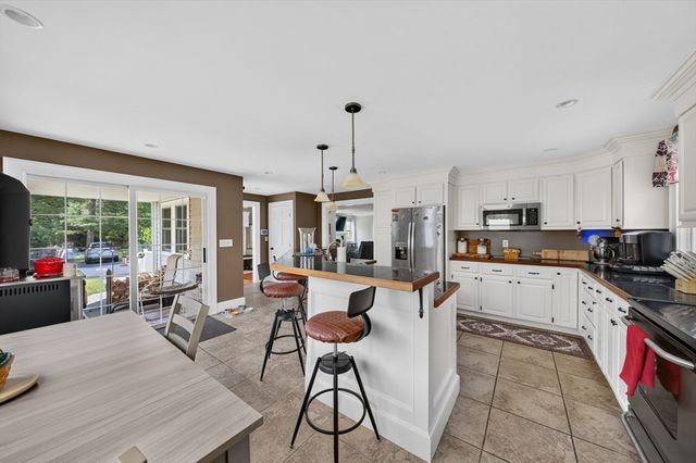 112 Spruce St, Middleboro, MA 02346