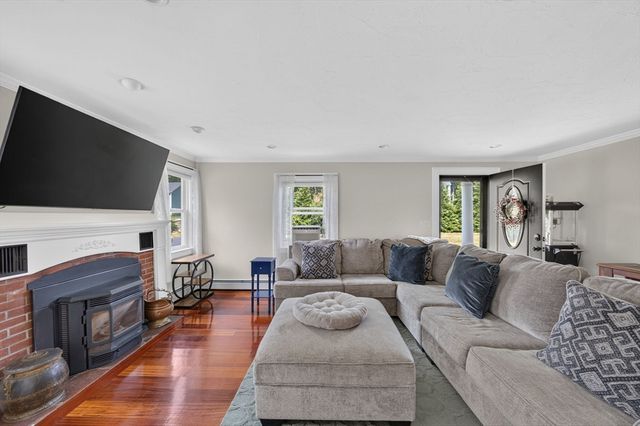 112 Spruce St, Middleboro, MA 02346