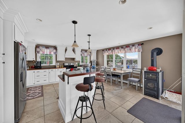 112 Spruce St, Middleboro, MA 02346