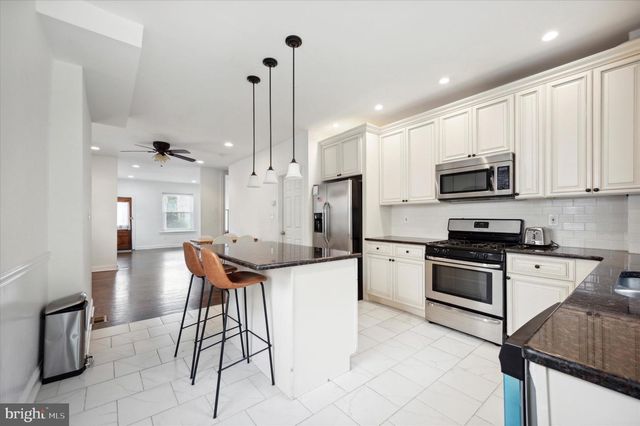 32 S CRICKET TER, Ardmore, PA 19003
