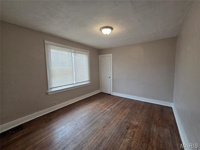 3438 Lucas And Hunt Road, St Louis, MO 63121