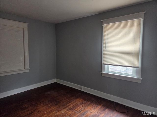 3438 Lucas And Hunt Road, St Louis, MO 63121