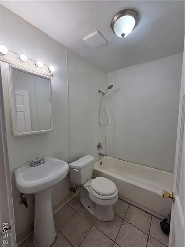 3438 Lucas And Hunt Road, St Louis, MO 63121