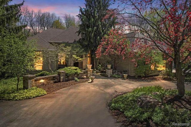 1293 HUNTCLIFF Court, Milford Charter Township, MI 48380