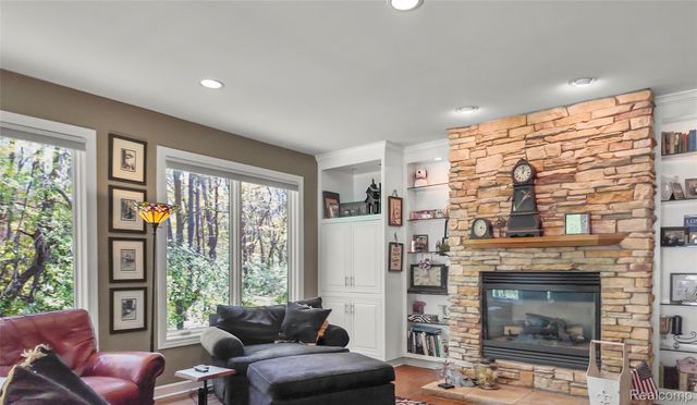 1293 HUNTCLIFF Court, Milford Charter Township, MI 48380