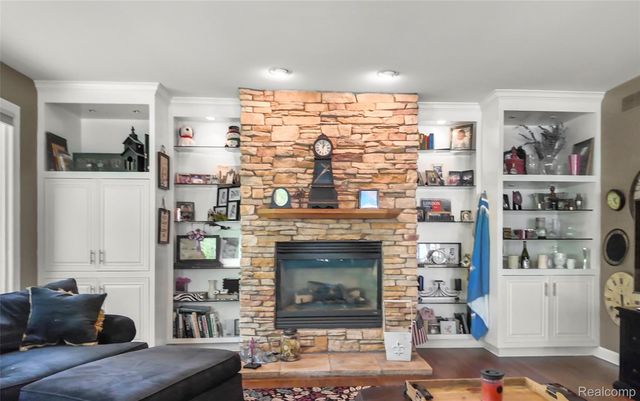 1293 HUNTCLIFF Court, Milford Charter Township, MI 48380