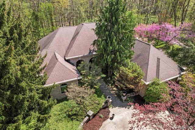 1293 HUNTCLIFF Court, Milford Charter Township, MI 48380